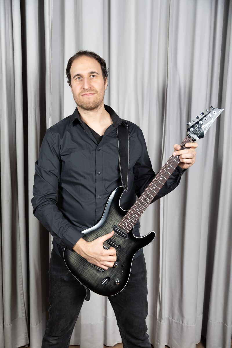 Manfred, Gitarre bei Iris' Coffeeshop