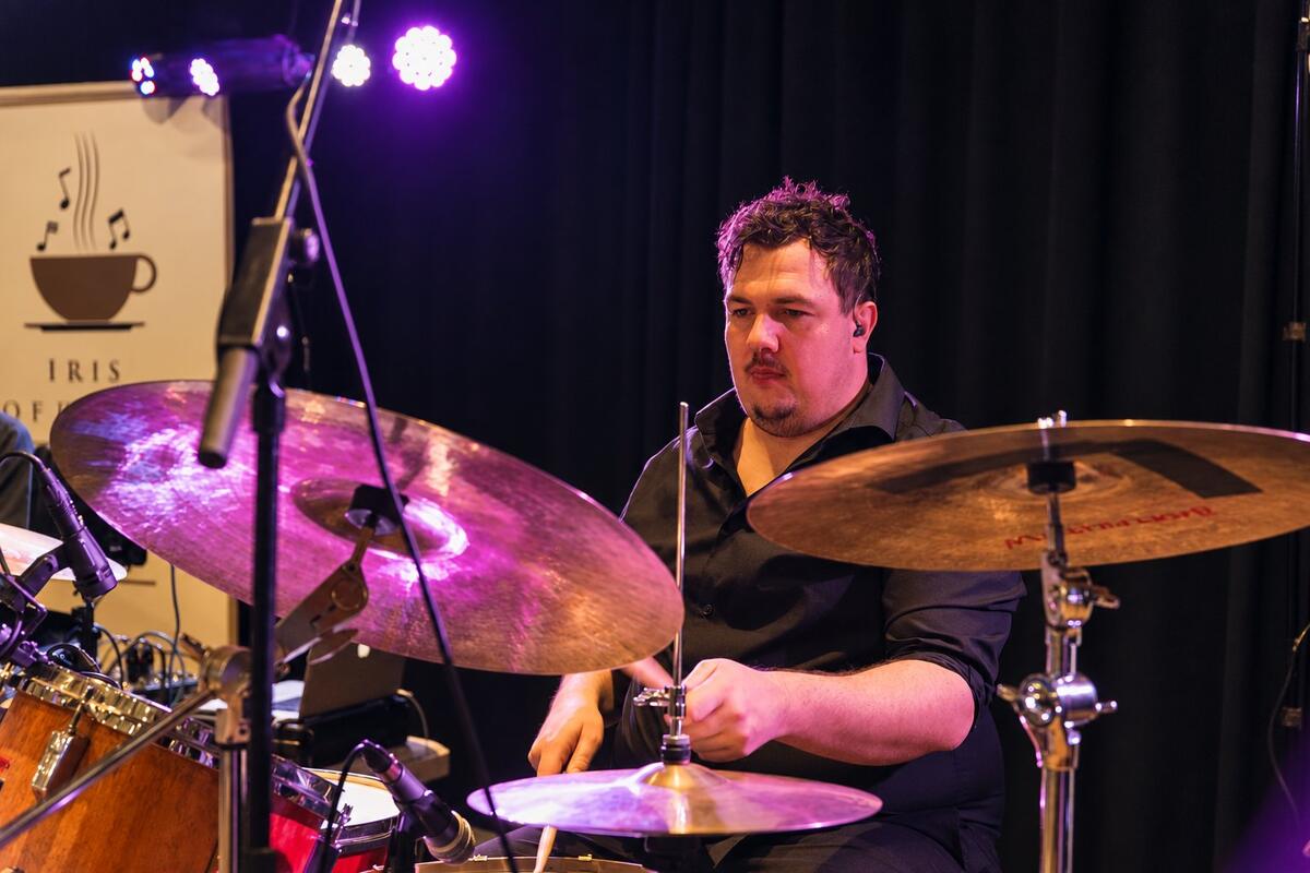 Iris' Coffeeshop live in voller Bandbesetzung bei einem Ball