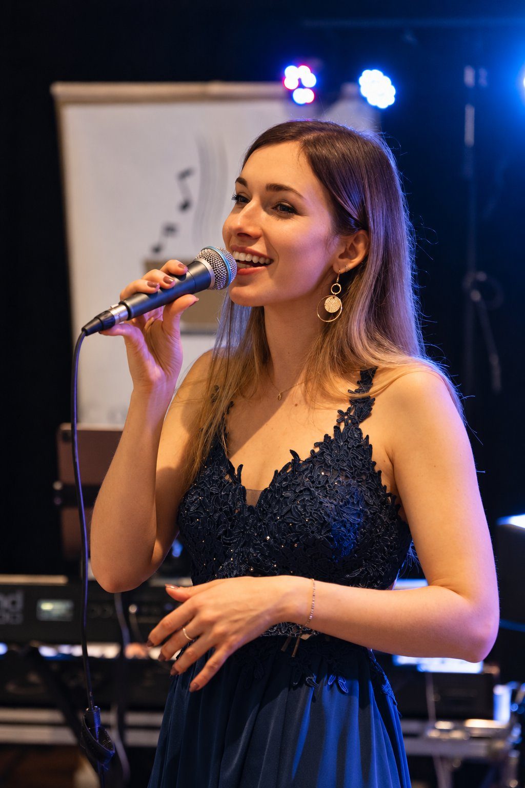 Iris an der Stimme beim Sektempfang – Live-Musik von Iris' Coffeeshop im Burgenland